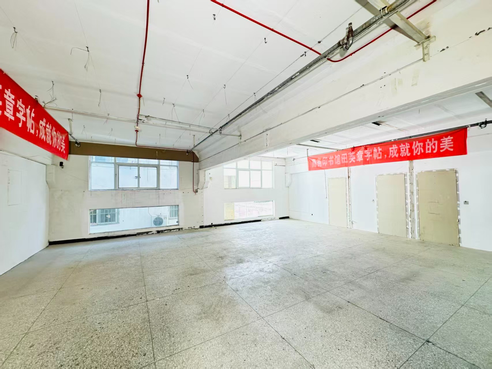三乐巷重点吸引人工智能应用、数字经济、电商直播、智能制造服务、软件开发、科技创新企业及创业团队入驻